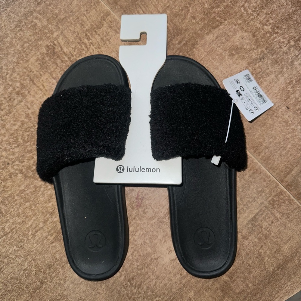 Lululemon Women’s Fleece Restfeel Slide